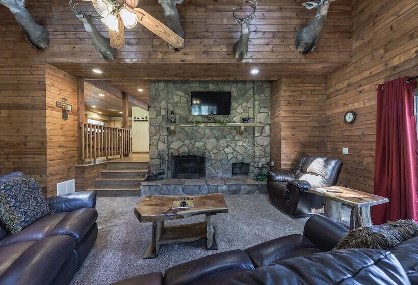 Well Appointed Alto Cabin W/ Fire Pit & Pool Table