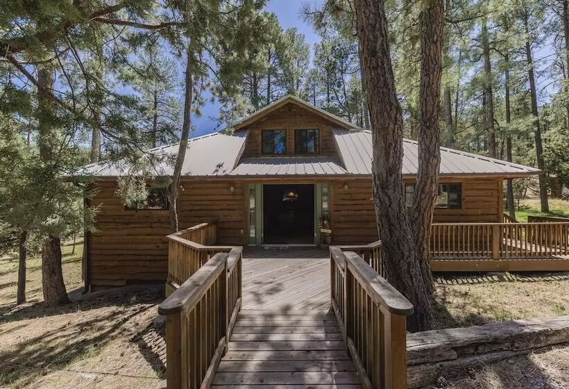 Well Appointed Alto Cabin W/ Fire Pit & Pool Table