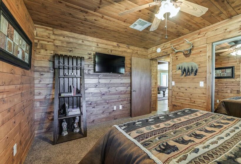 Well Appointed Alto Cabin W/ Fire Pit & Pool Table