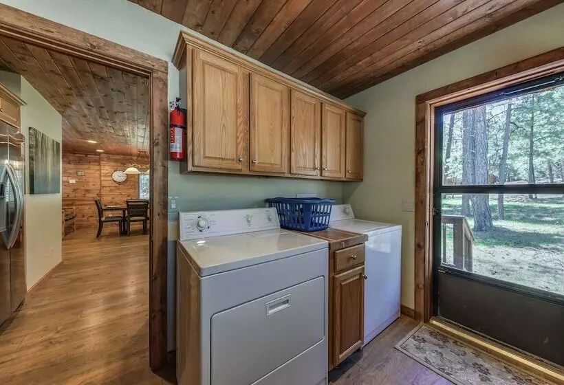 Well Appointed Alto Cabin W/ Fire Pit & Pool Table