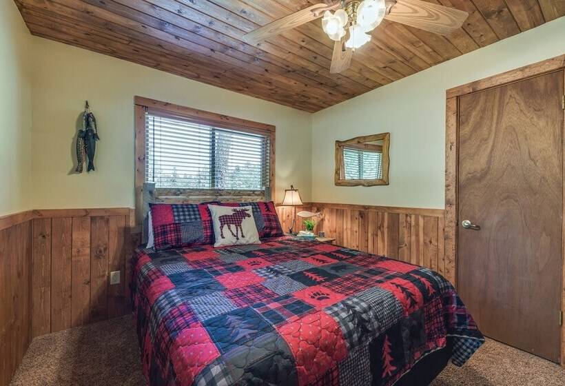 Well Appointed Alto Cabin W/ Fire Pit & Pool Table