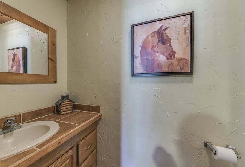 Well Appointed Alto Cabin W/ Fire Pit & Pool Table