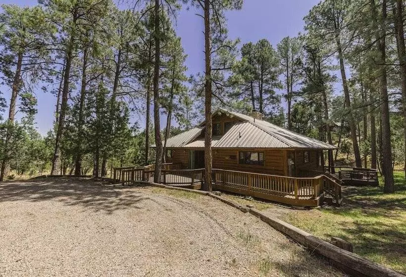 Well Appointed Alto Cabin W/ Fire Pit & Pool Table