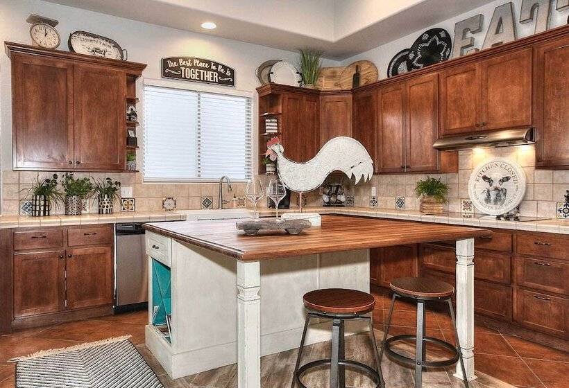 Adobe Arizona Home W/ City & Mountain Views