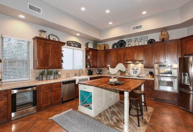 Adobe Arizona Home W/ City & Mountain Views