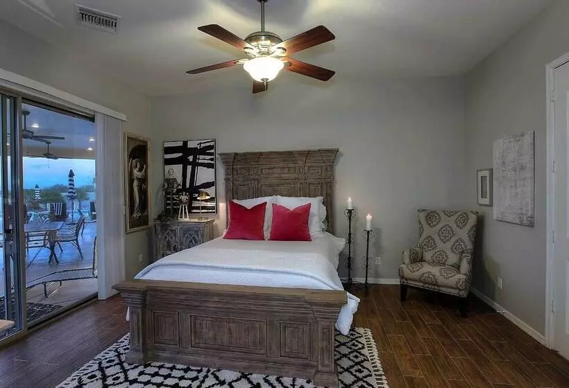 Adobe Arizona Home W/ City & Mountain Views