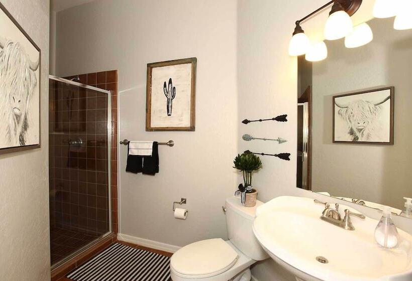 Adobe Arizona Home W/ City & Mountain Views