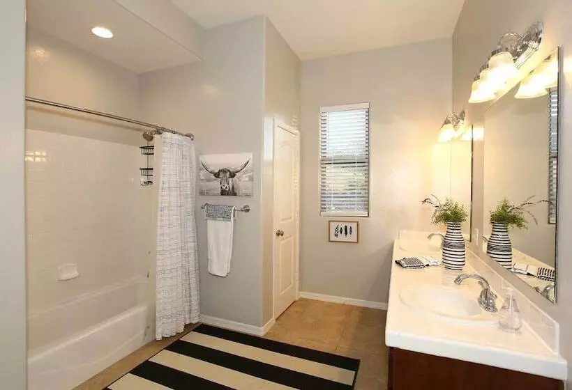 Adobe Arizona Home W/ City & Mountain Views