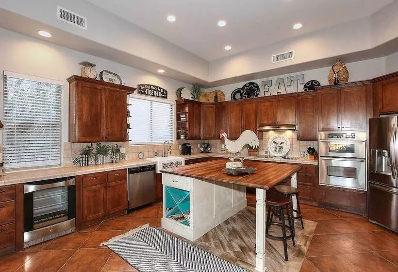 Adobe Arizona Home W/ City & Mountain Views