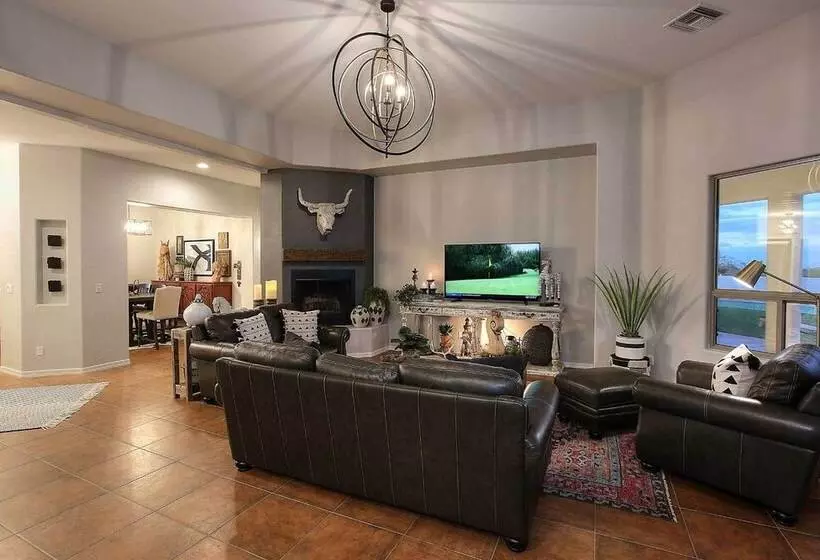 Adobe Arizona Home W/ City & Mountain Views