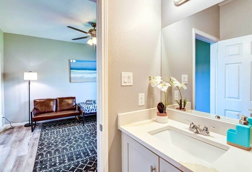 Arlington Home W/ Yard: 2 Mi To At&t Stadium!