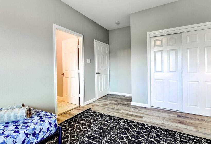 Arlington Home W/ Yard: 2 Mi To At&t Stadium!