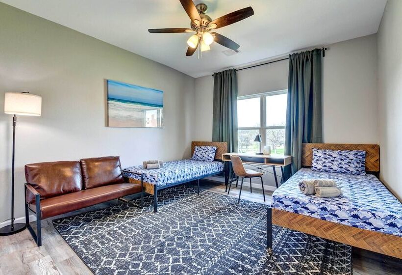 Arlington Home W/ Yard: 2 Mi To At&t Stadium!