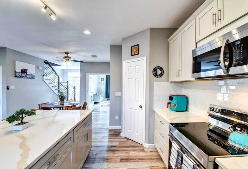 Arlington Home W/ Yard: 2 Mi To At&t Stadium!