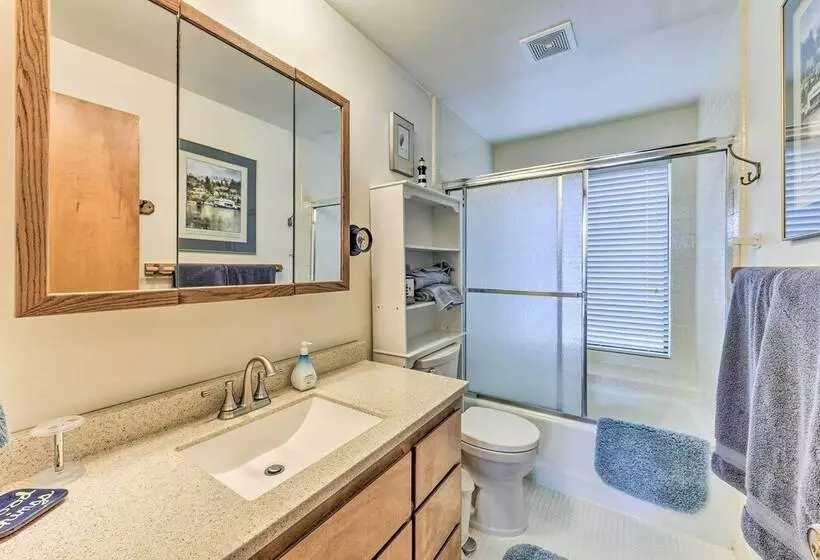 Beachfront Whidbey Island Home + Apartment!