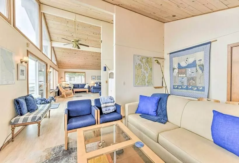 Beachfront Whidbey Island Home + Apartment!