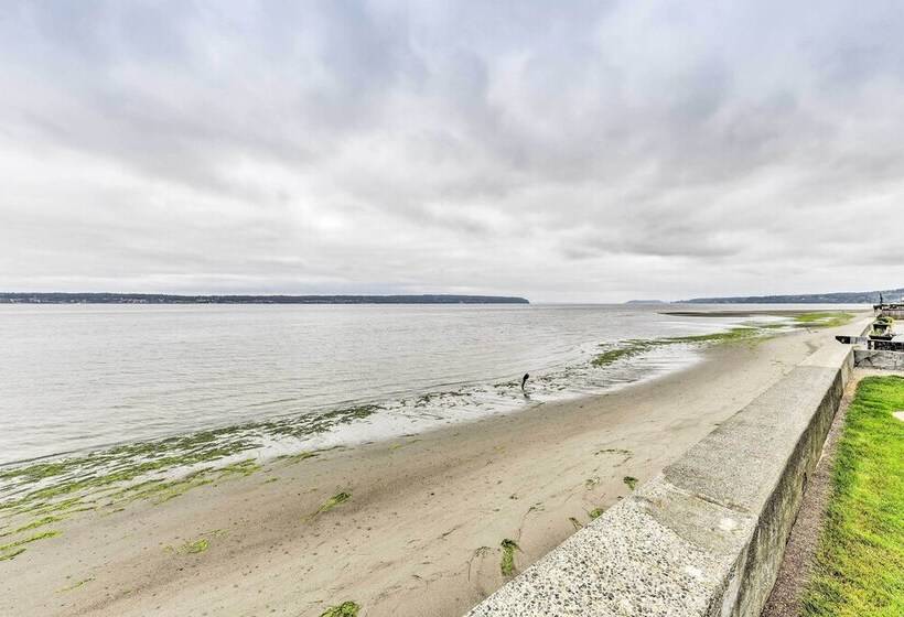 Beachfront Whidbey Island Home + Apartment!