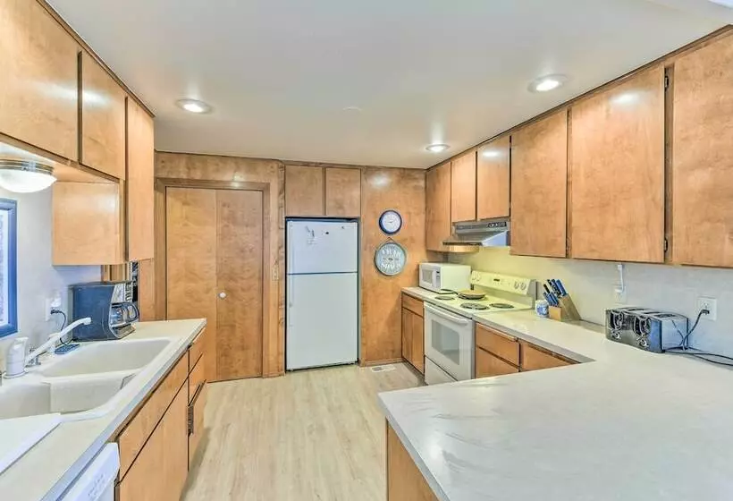 Beachfront Whidbey Island Home + Apartment!