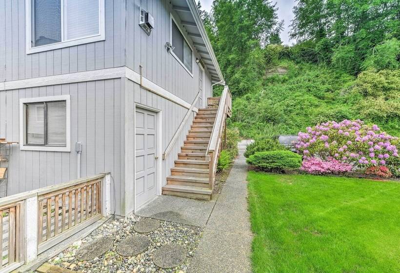 Beachfront Whidbey Island Home + Apartment!