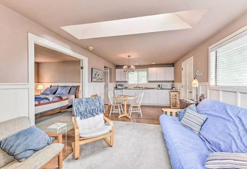 Beachfront Whidbey Island Home + Apartment!