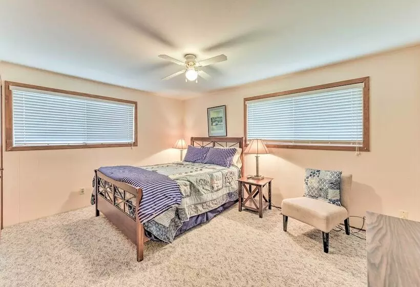 Beachfront Whidbey Island Home + Apartment!