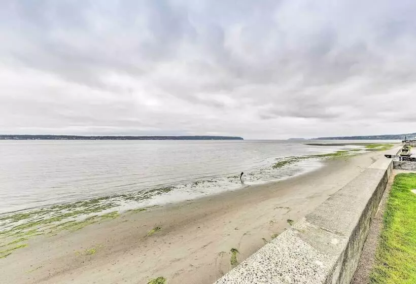 Beachfront Whidbey Island Home + Apartment!
