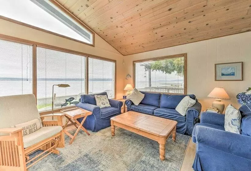 Beachfront Whidbey Island Home + Apartment!