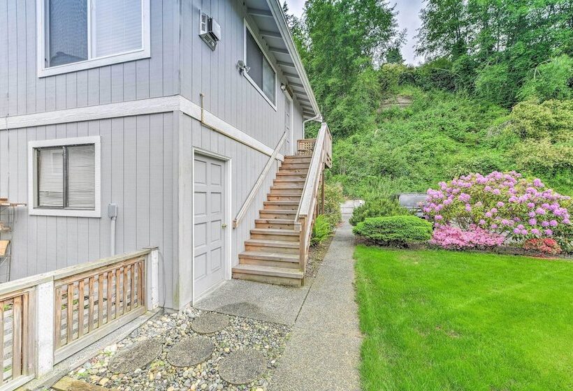 Beachfront Whidbey Island Home + Apartment!