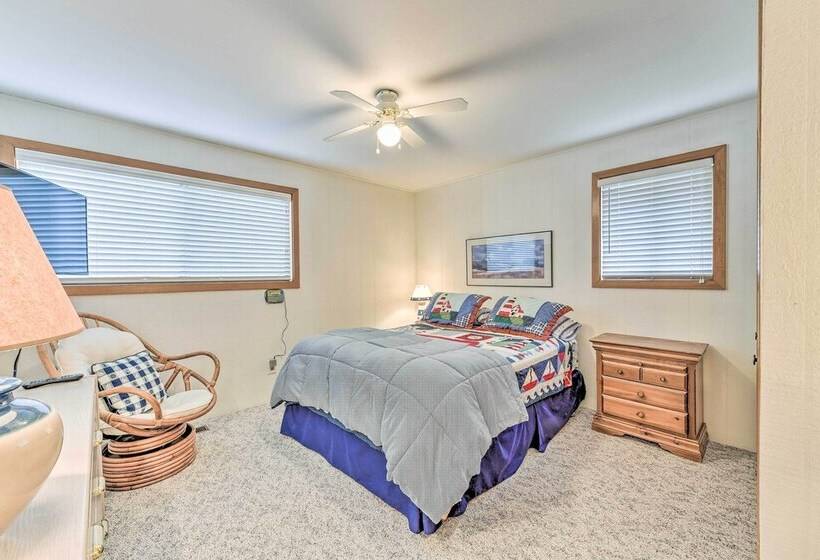 Beachfront Whidbey Island Home + Apartment!