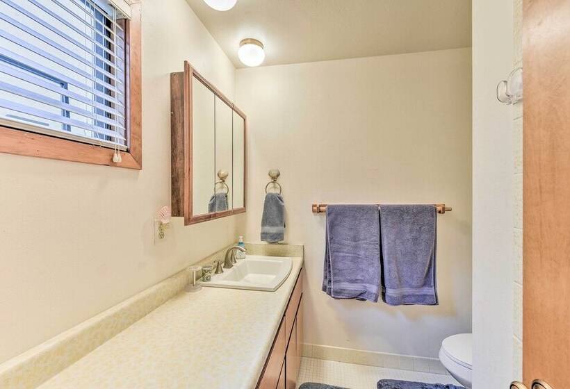 Beachfront Whidbey Island Home + Apartment!