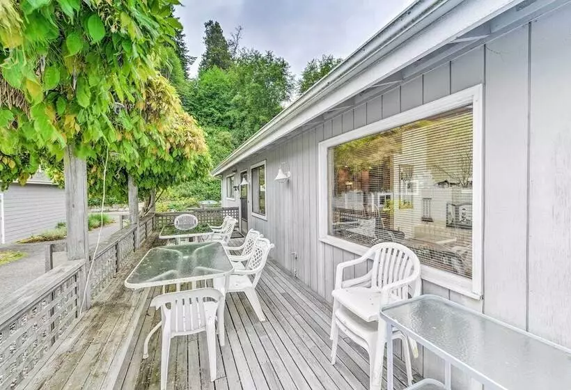 Beachfront Whidbey Island Home + Apartment!