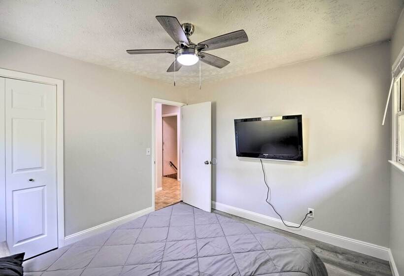 Bluefield Retreat W/ Pool Table: Near Parks!