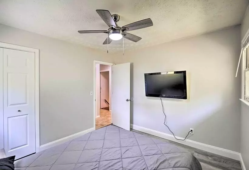 Bluefield Retreat W/ Pool Table: Near Parks!