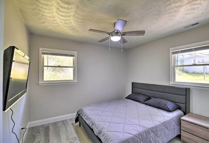 Bluefield Retreat W/ Pool Table: Near Parks!