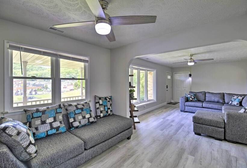 Bluefield Retreat W/ Pool Table: Near Parks!