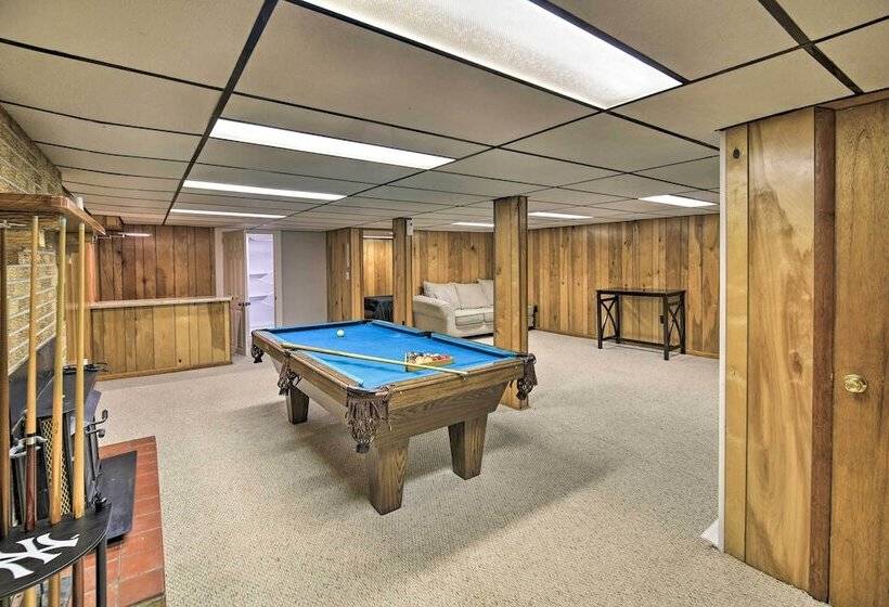 Bluefield Retreat W/ Pool Table: Near Parks!