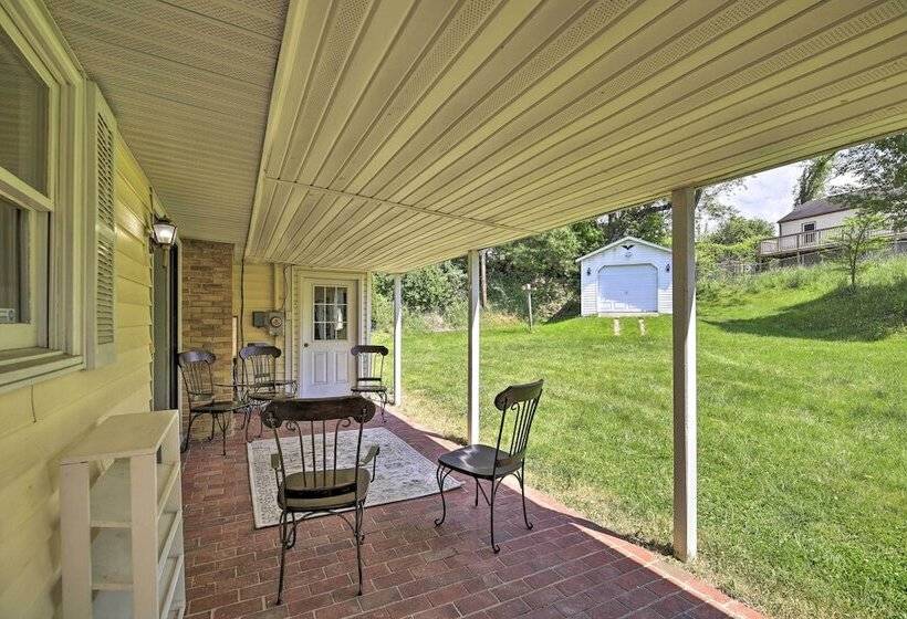 Bluefield Retreat W/ Pool Table: Near Parks!