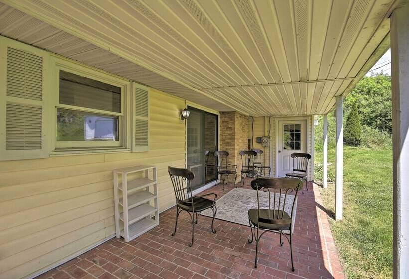 Bluefield Retreat W/ Pool Table: Near Parks!