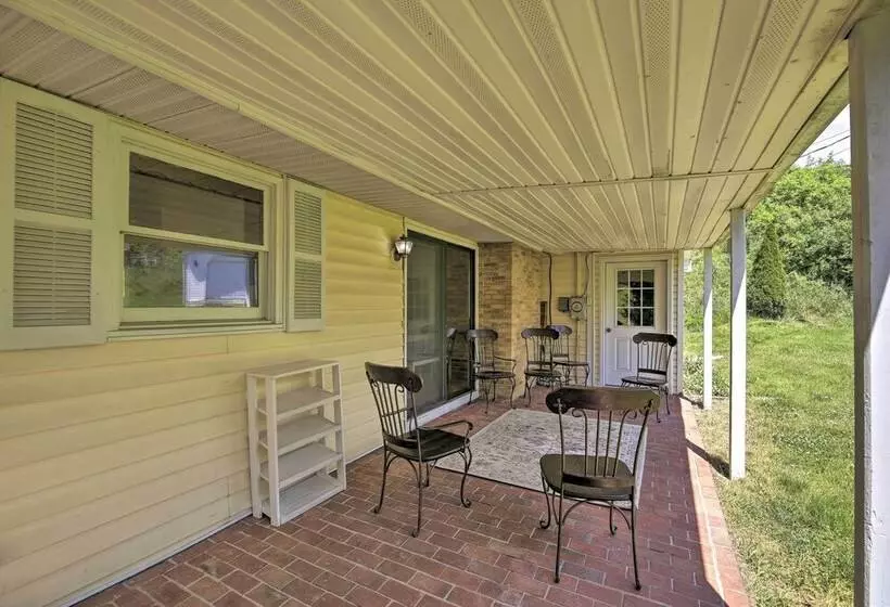 Bluefield Retreat W/ Pool Table: Near Parks!