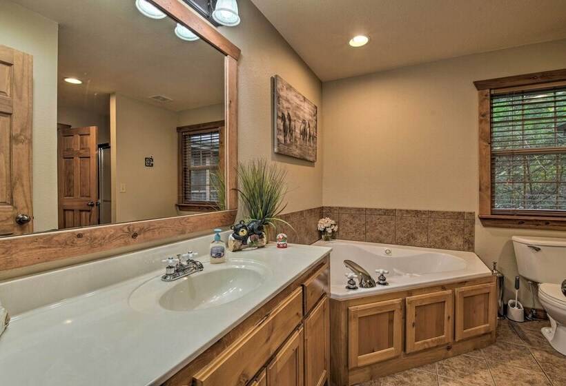 Branson West Family Cabin Near Pga Golf Course!
