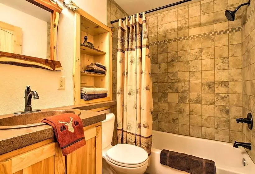 Cabin Near River   Treehouse Masters Stayed Here!