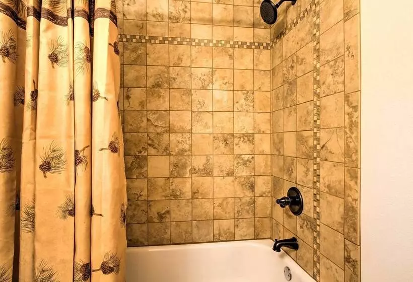 Cabin Near River   Treehouse Masters Stayed Here!