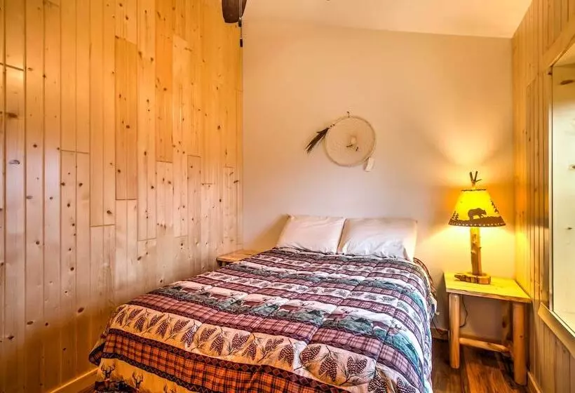 Cabin Near River   Treehouse Masters Stayed Here!