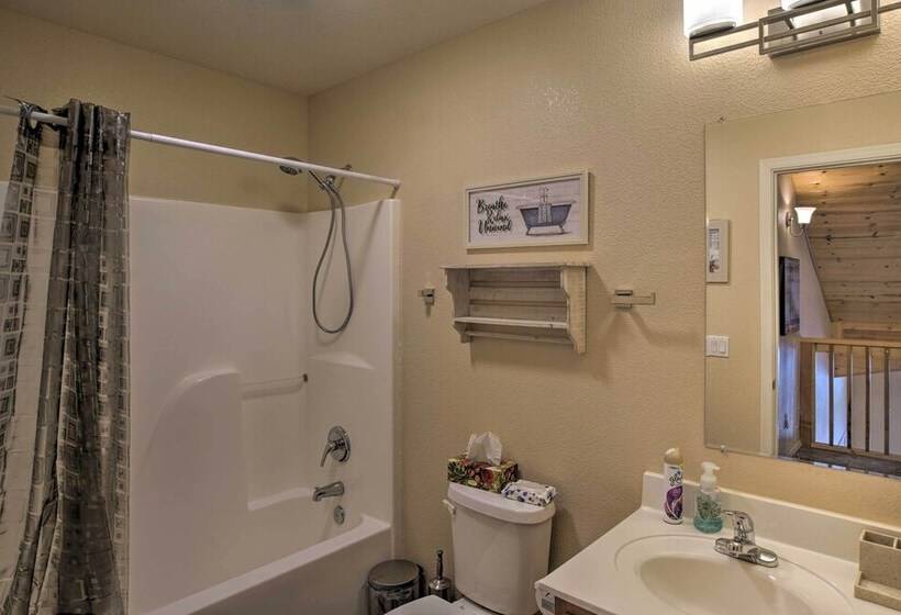 2 Mi To Hiking: Pet Friendly Payson Cabin!