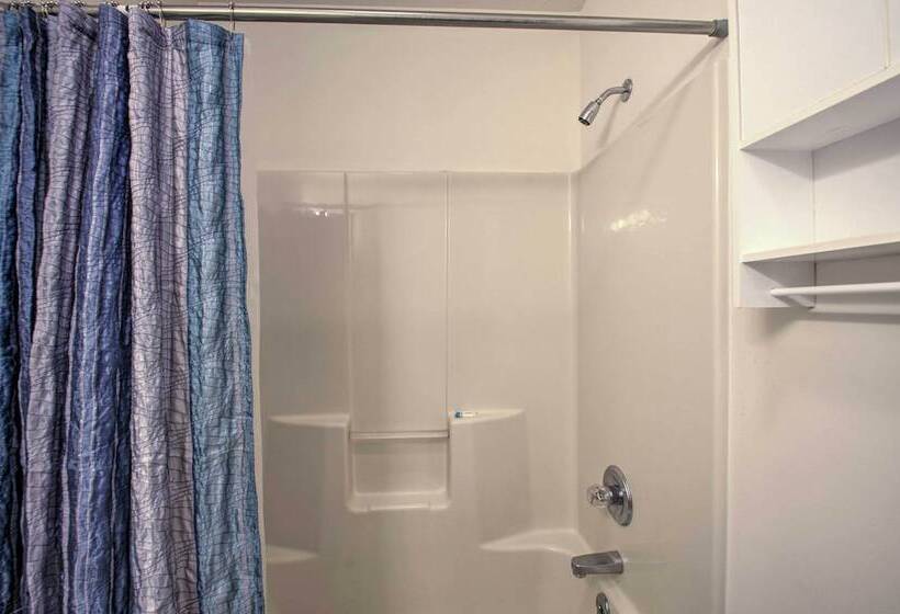 Central Harrisonburg Home W/ Fenced In Yard!