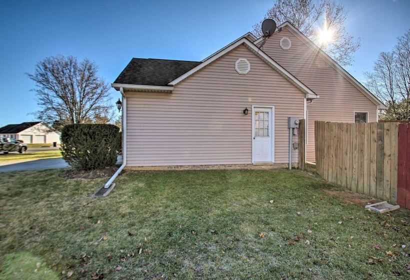Central Harrisonburg Home W/ Fenced In Yard!