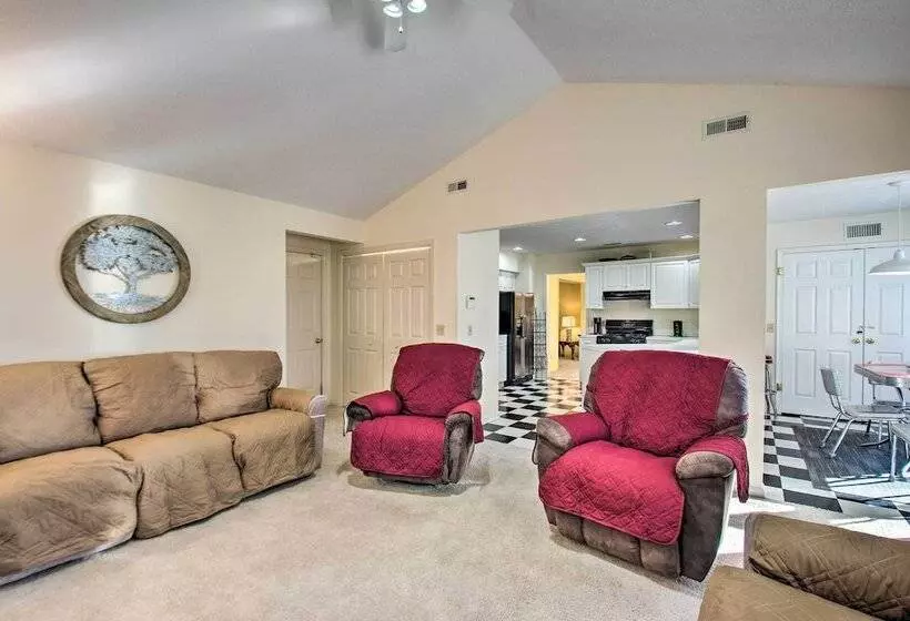 Central Harrisonburg Home W/ Fenced In Yard!