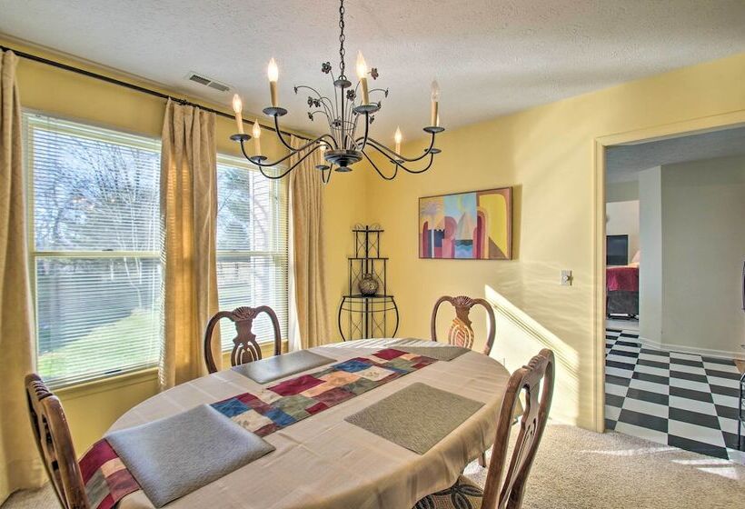 Central Harrisonburg Home W/ Fenced In Yard!