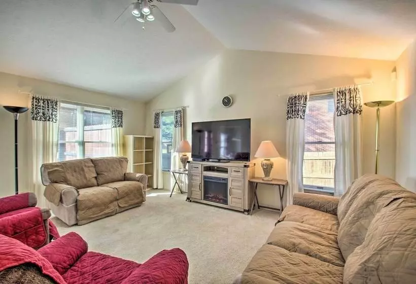 Central Harrisonburg Home W/ Fenced In Yard!