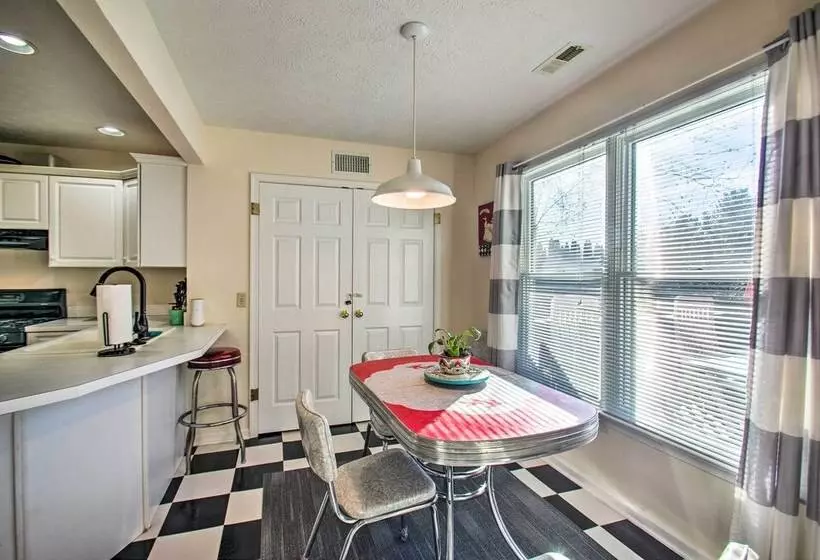 Central Harrisonburg Home W/ Fenced In Yard!